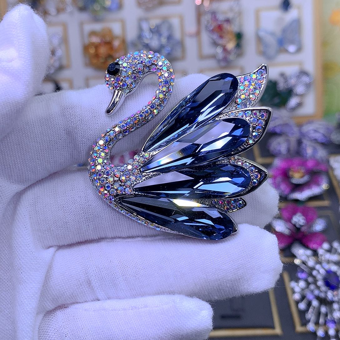 合成立方氧化锆铜胸针胸花