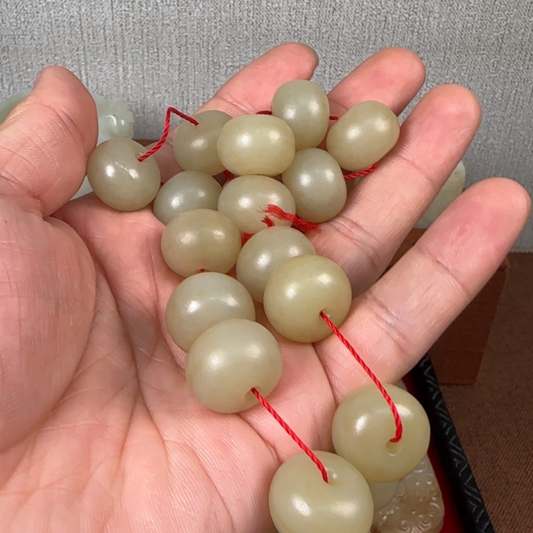 食***）非常精美的脖挂件