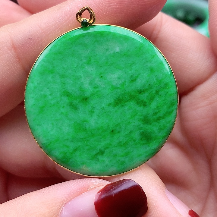 翡翠颈饰18K金镶嵌翡翠