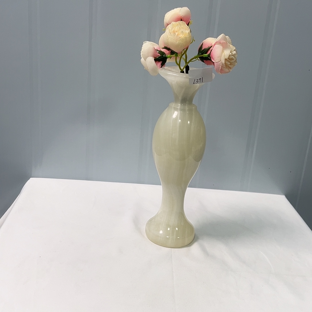 荷***）石材花瓶。         391