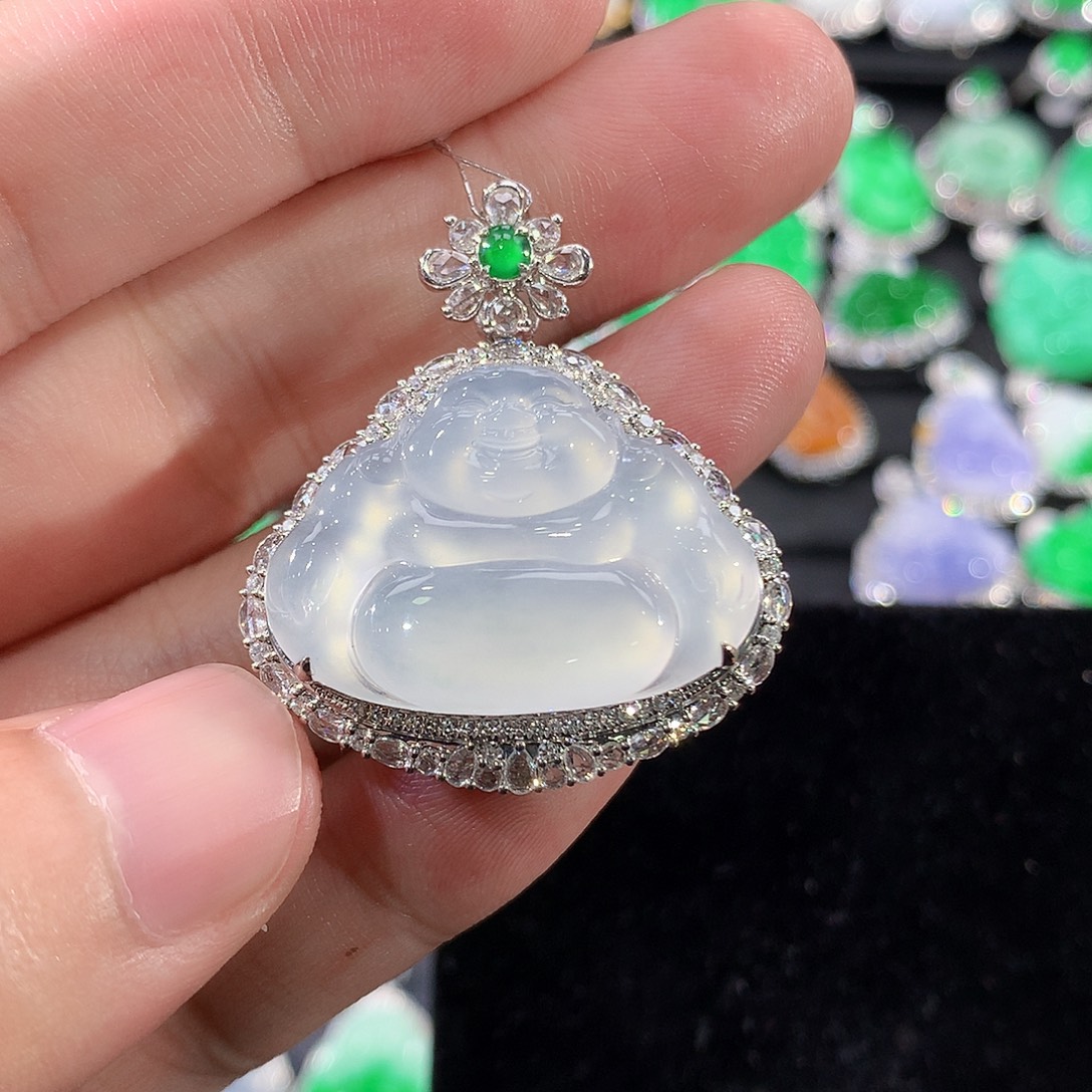 翡翠18K金镶嵌颈饰