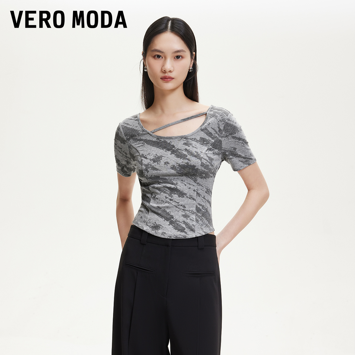 Vero ModaT恤女2025春季新款领口镂空圆弧底摆印花洋气小众