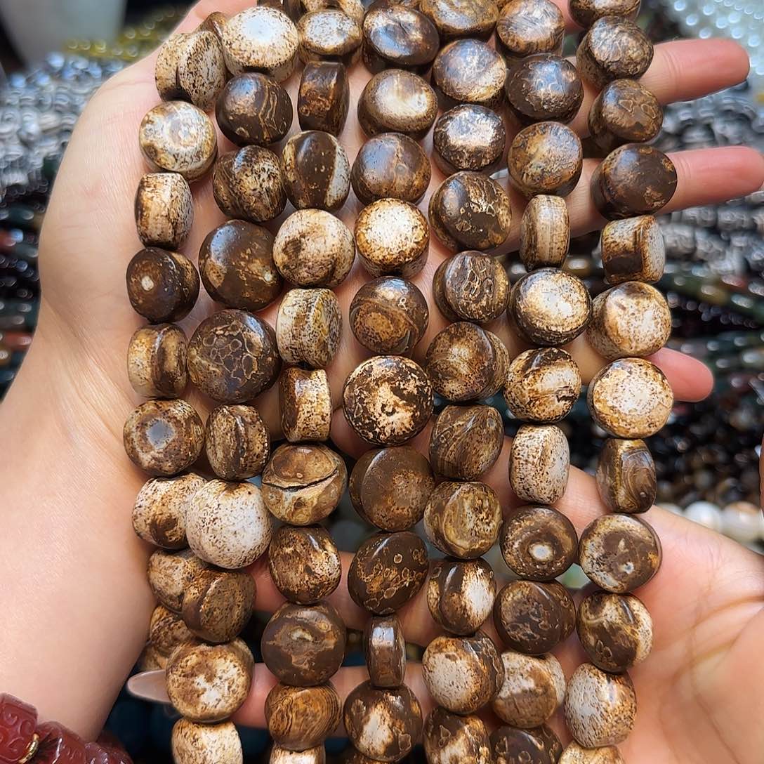 玛瑙/玉髓未镶嵌珠宝半成品18mm老玛瑙厚圆饼一条