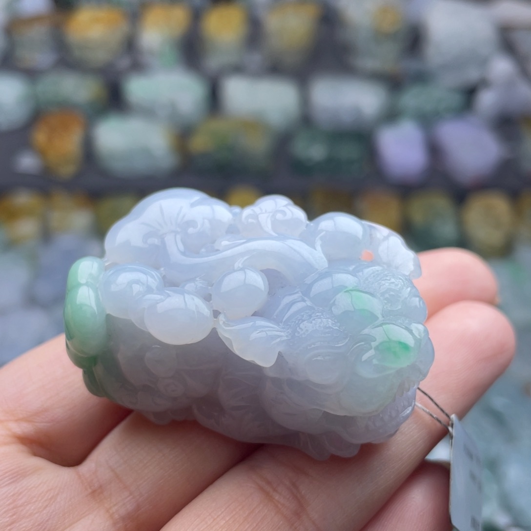 翡翠颈饰未镶嵌貔貅