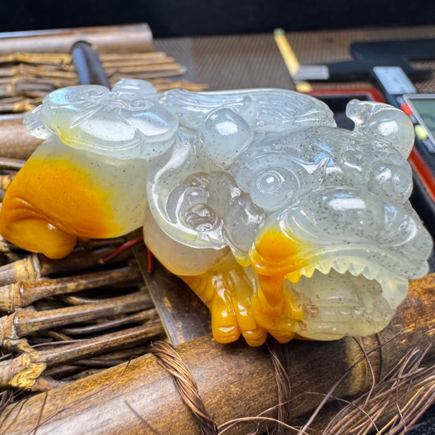天然黄龙玉金沙貔貅手把件