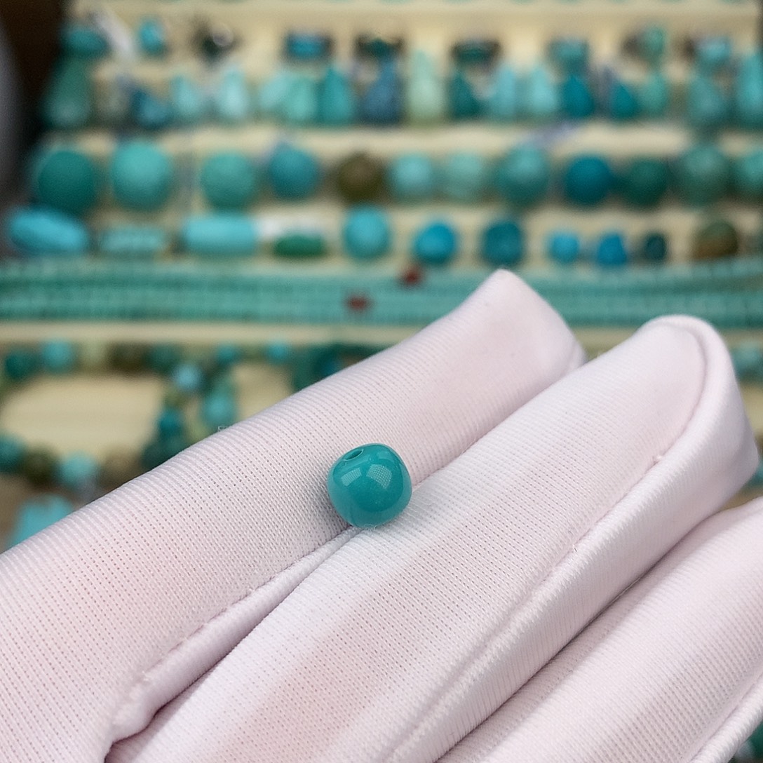 王***一绿松石未镶嵌珠宝奇石6.9