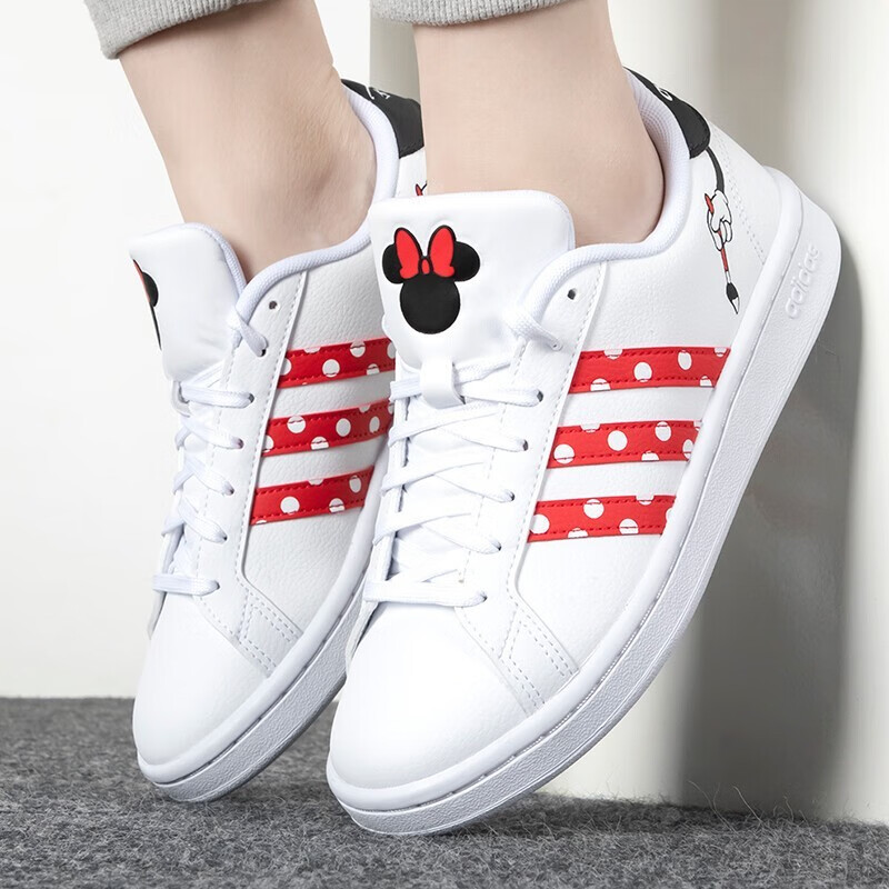 adidas潮流百搭休闲低帮板鞋女 款 白红 GW6247