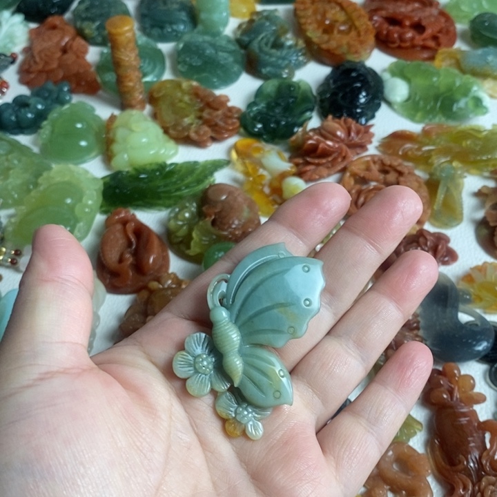 蛇纹石玉颈饰未镶嵌