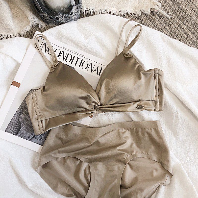 女性无钢圈小胸聚拢收副乳舒适交叉美背内衣