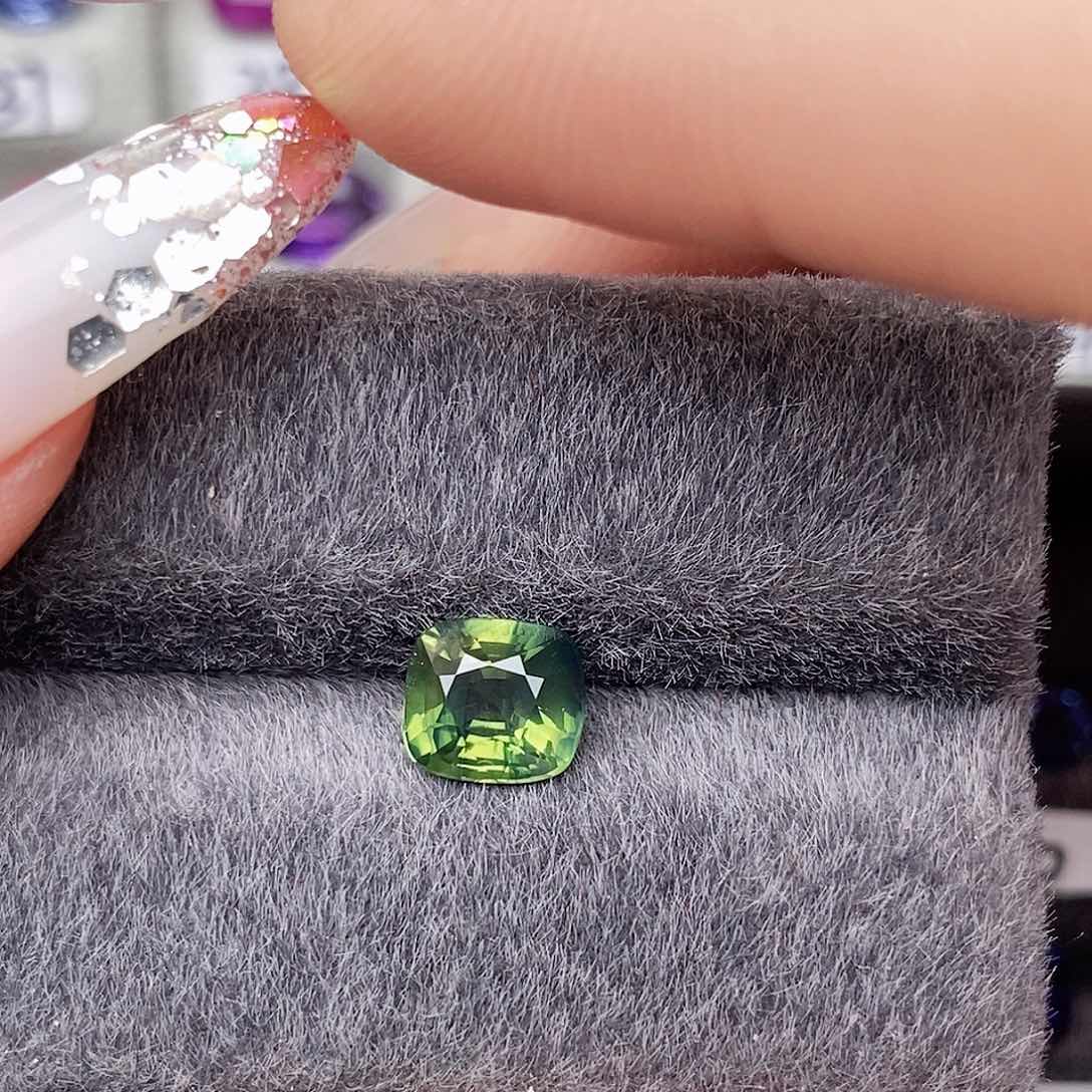 裸石蓝宝石鲜嫩绿色调生机勃勃漂亮1.81ct/444号
