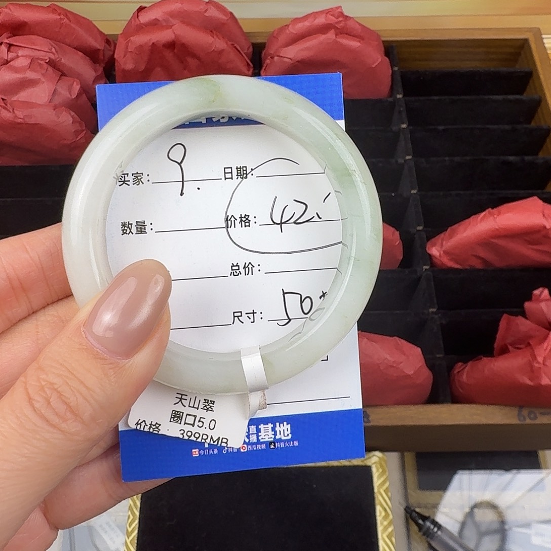 和田玉（糖玉）未镶嵌手镯