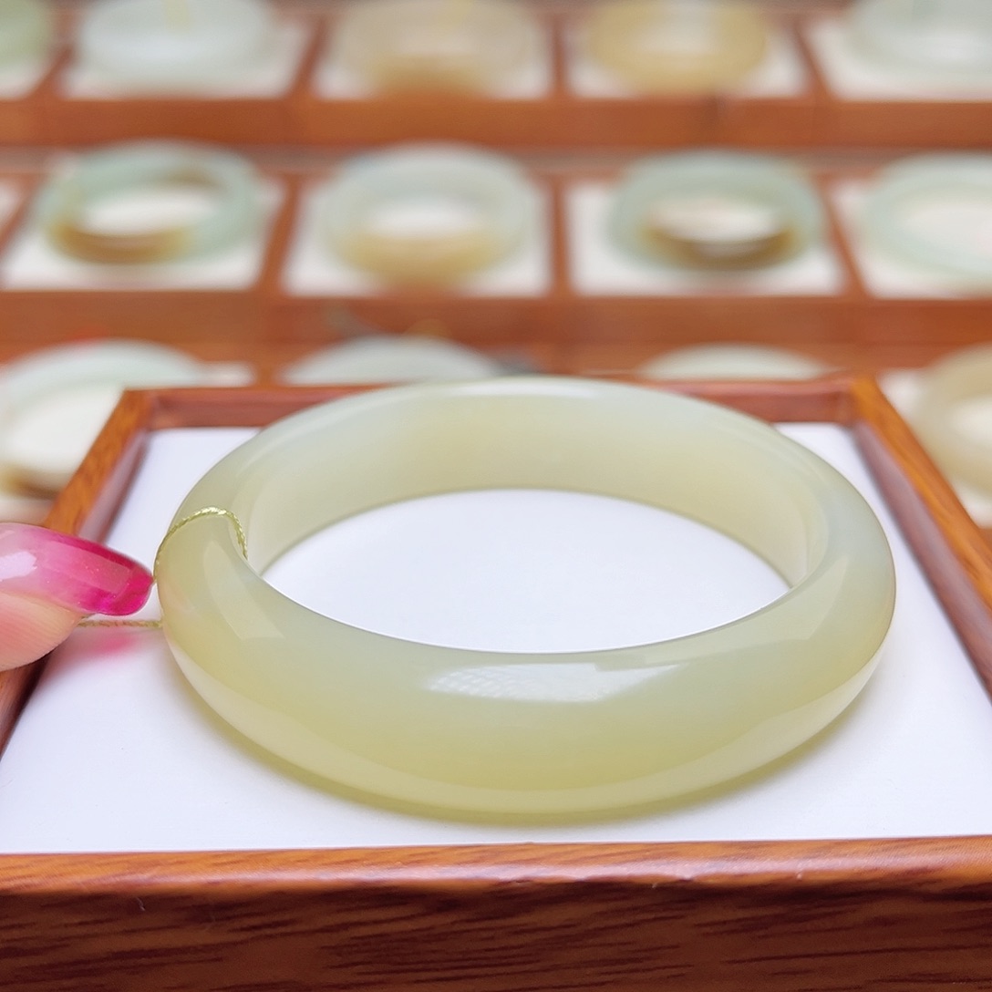 和田玉手镯未镶嵌54.6