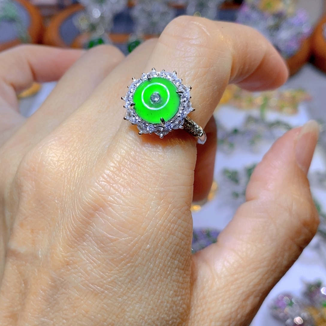 翡翠颈饰银S925镶嵌天然翡翠