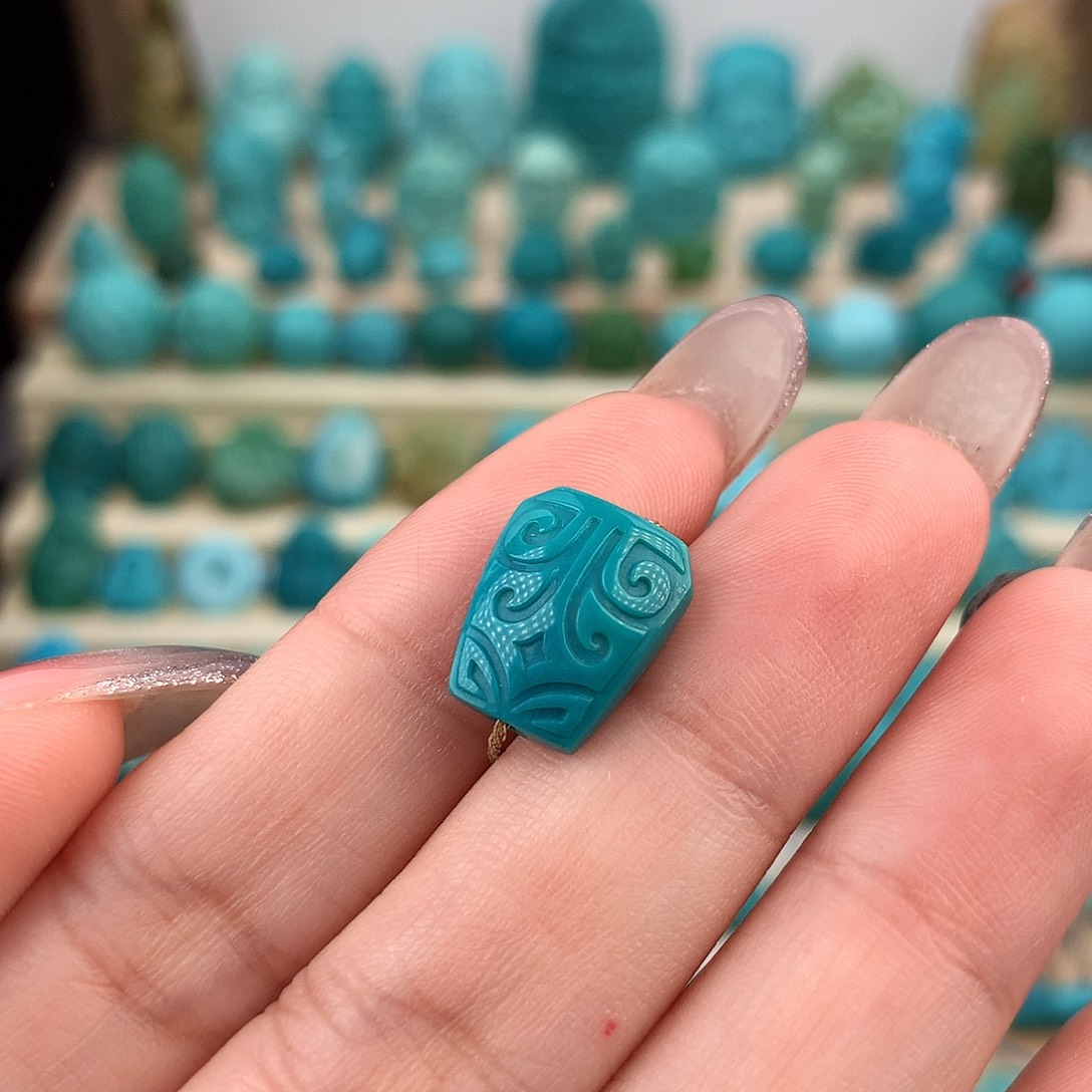 绿松石未镶嵌珠宝奇石