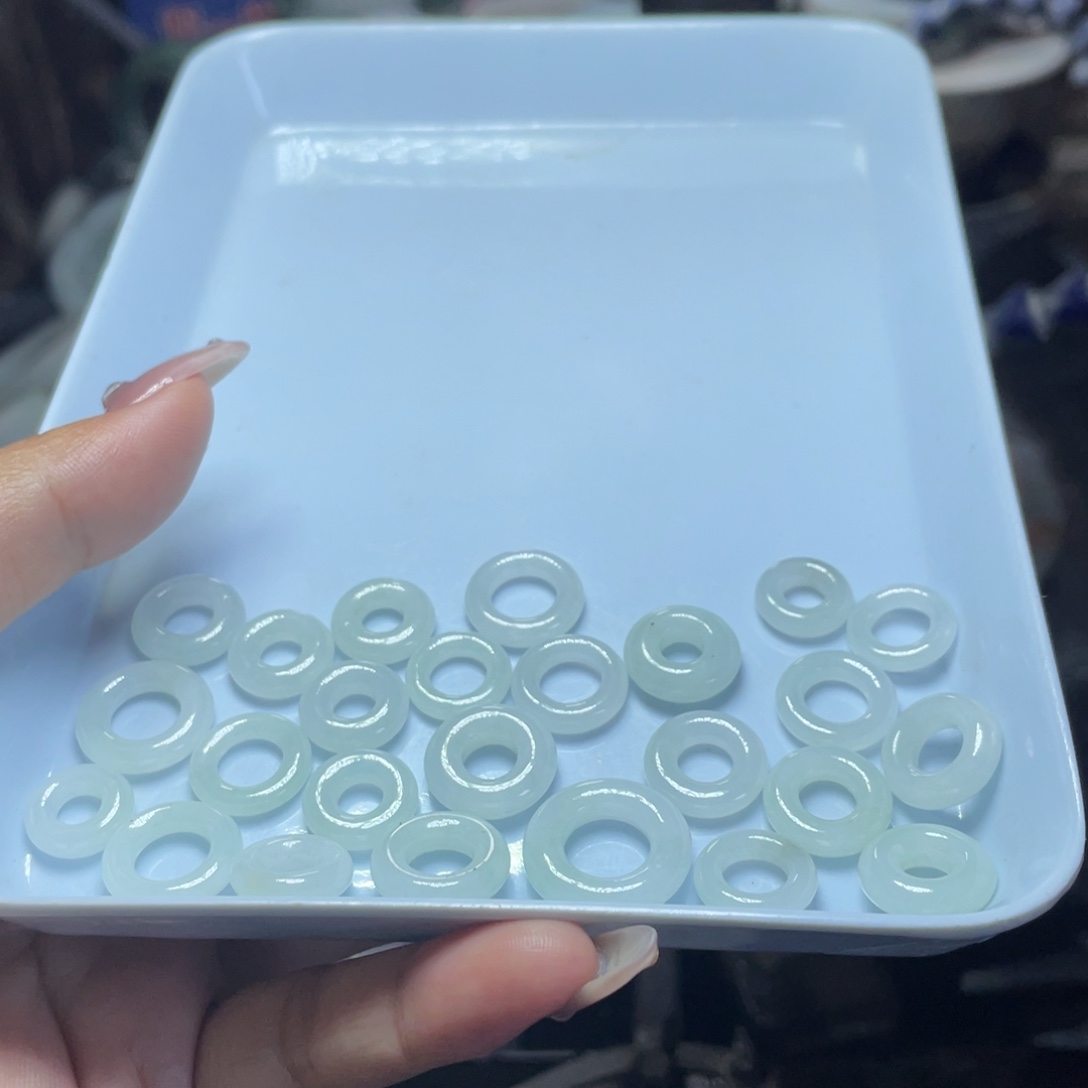 颈饰未镶嵌翡翠多样性