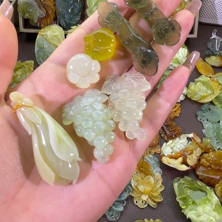 未镶嵌蛇纹石玉颈饰睿**羅随机发