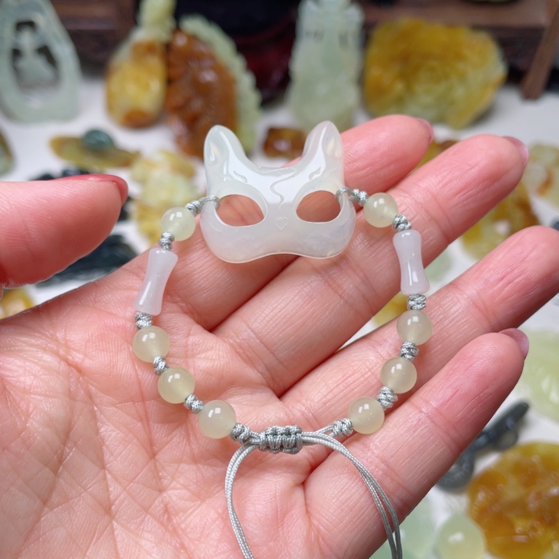 蛇纹石玉颈饰未镶嵌