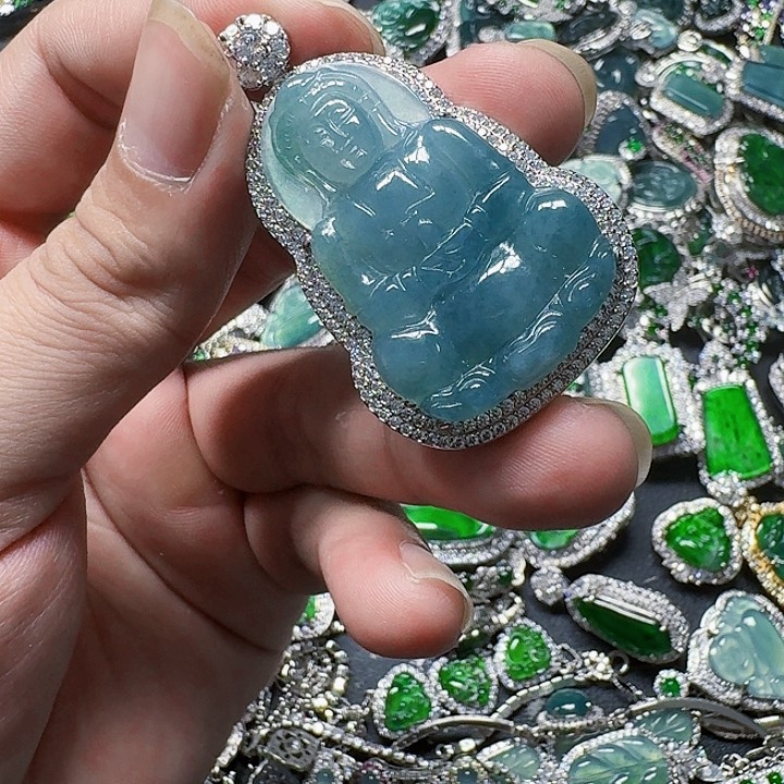 翡翠颈饰未镶嵌天然A货翡翠放漏