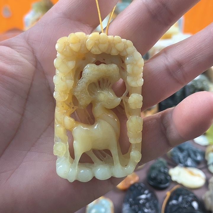 蛇纹石玉颈饰未镶嵌