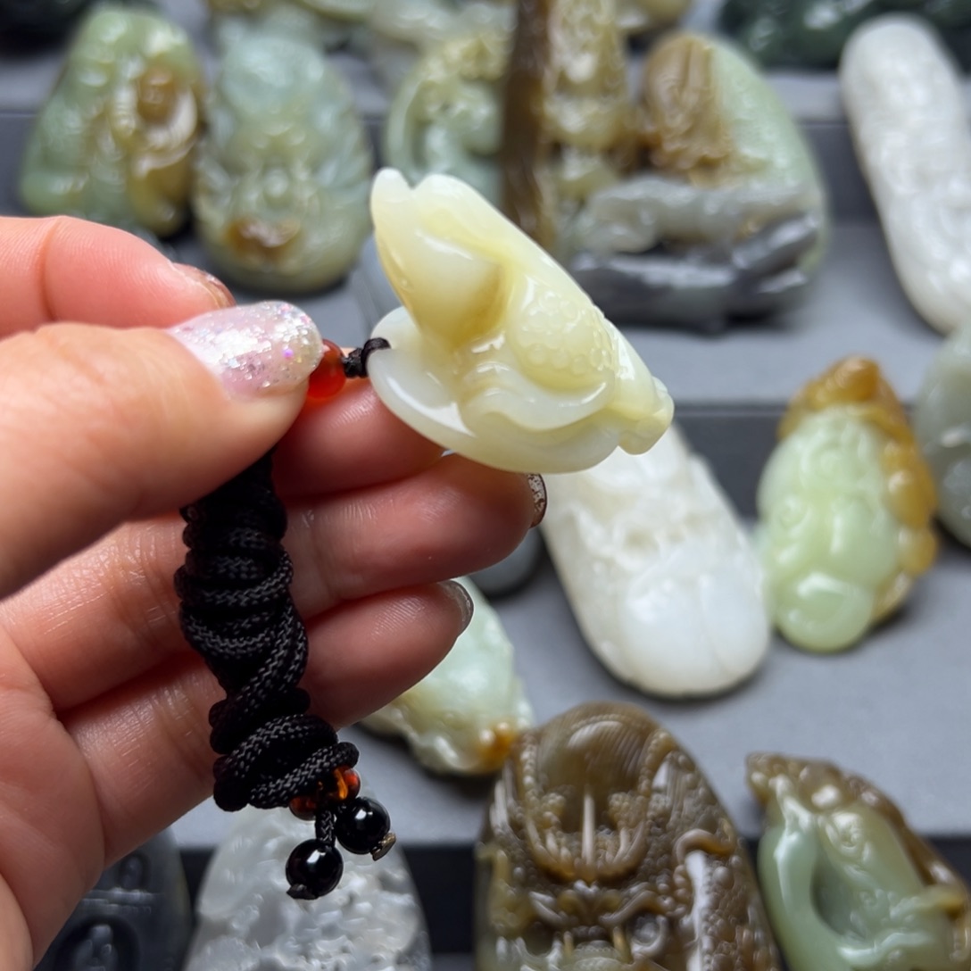 和田玉颈饰未镶嵌