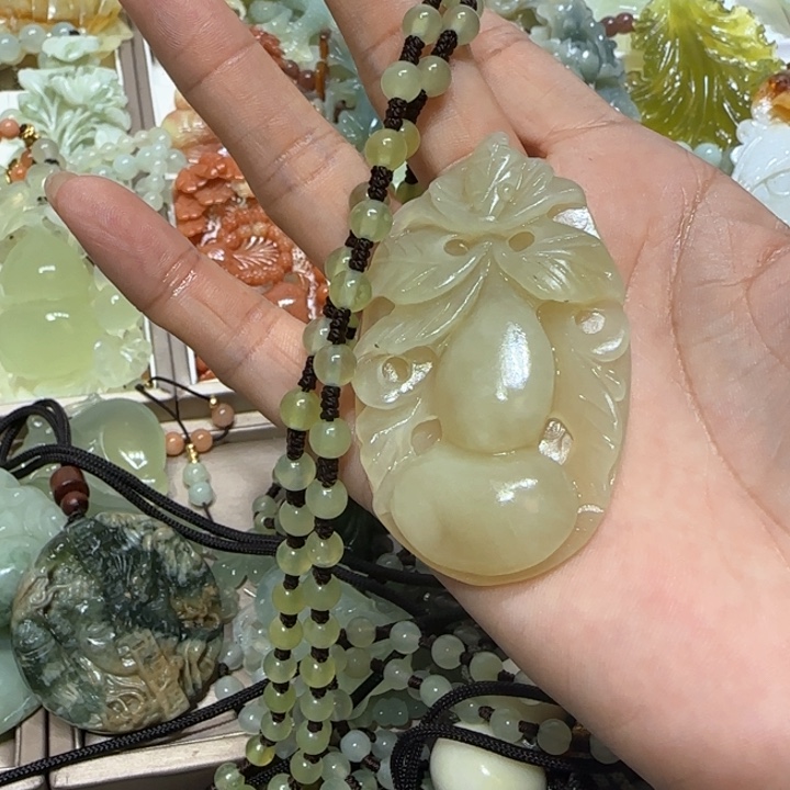 蛇纹石玉吊坠未镶嵌