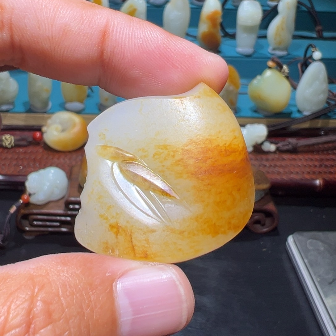 颈饰未镶嵌和田玉（子料）大***啡