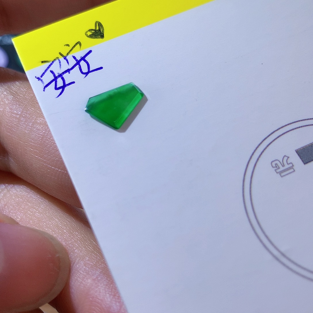 翡翠颈饰未镶嵌天然翡翠高冰牌