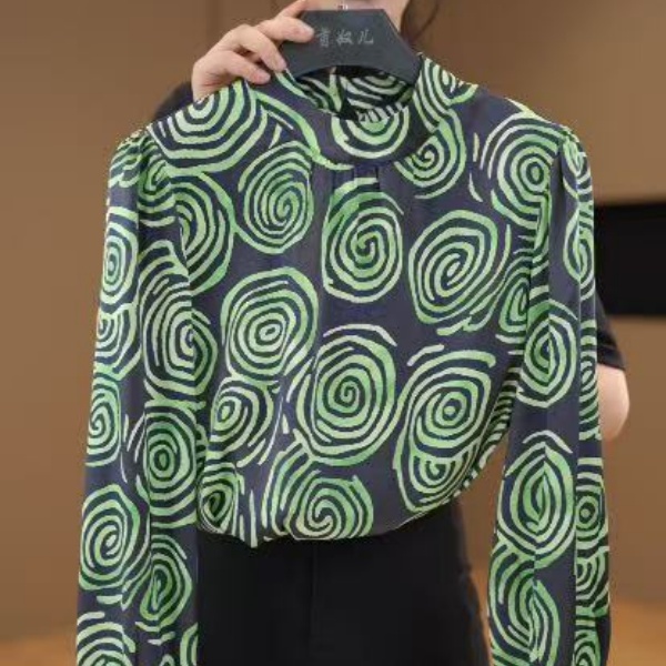 杭州原版正品2025初春新款时尚气质高级显白橄榄绿衬衫