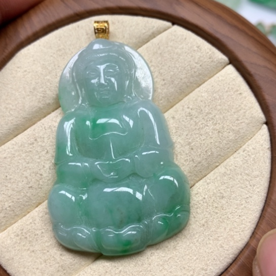 翡翠颈饰18K金镶嵌翡翠