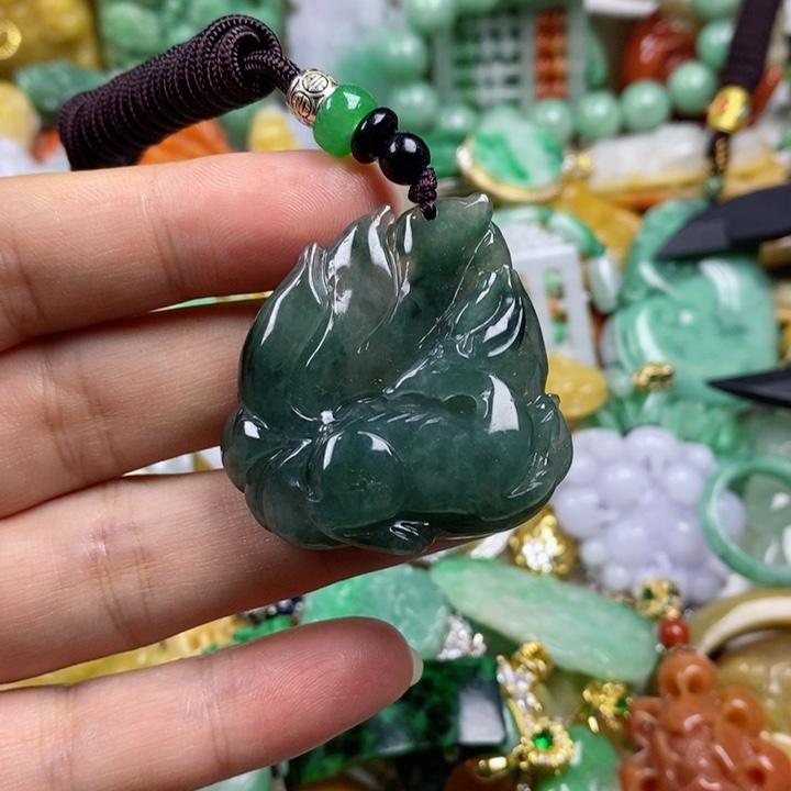 翡翠吊坠(赠链)未镶嵌微***A