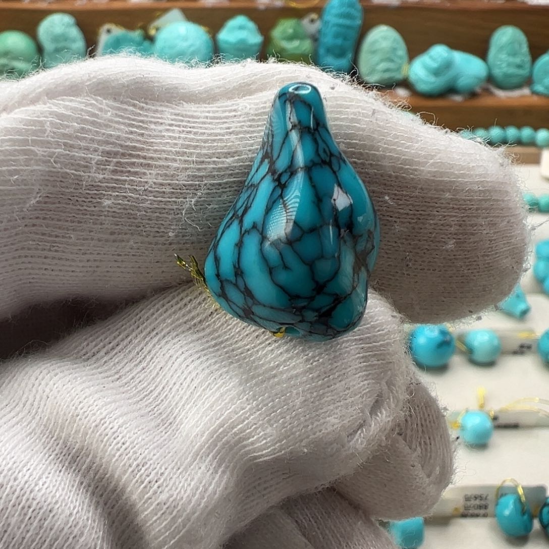 绿松石随形未镶嵌