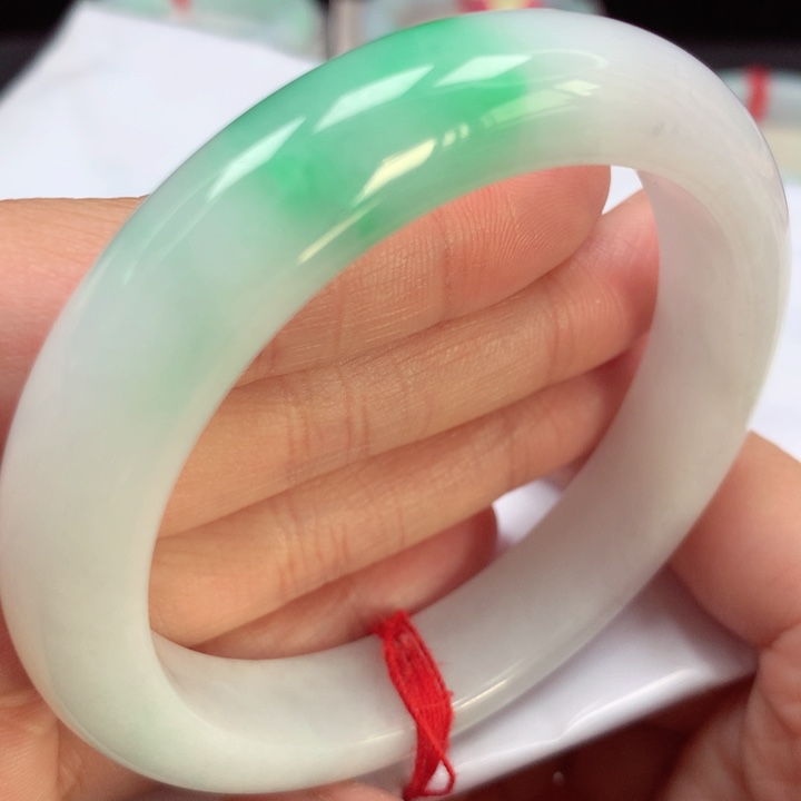 翡翠手镯未镶嵌白底青54号