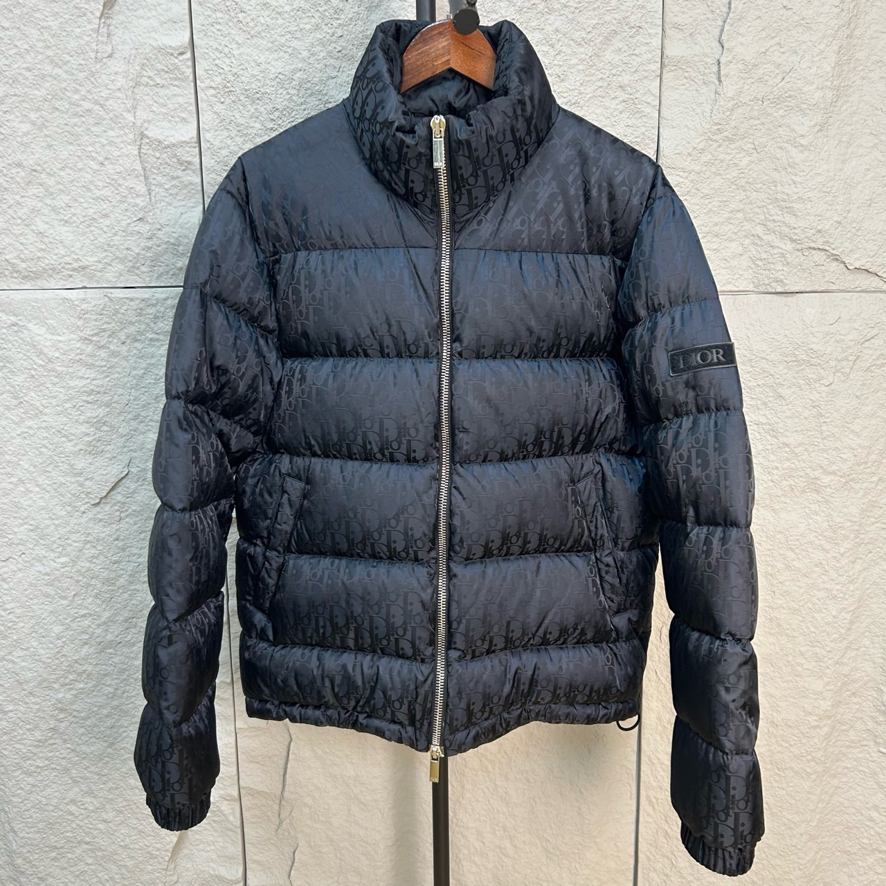 99新 DIOR/迪奥 黑色满印老花立领短款羽绒服 48码 ys001309