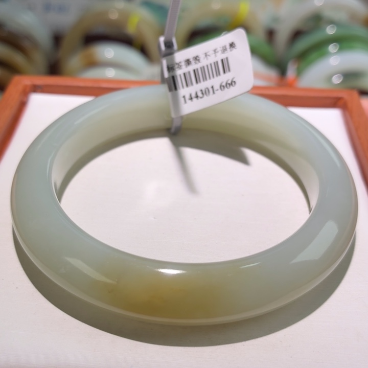 和田玉未镶嵌手镯 55 56