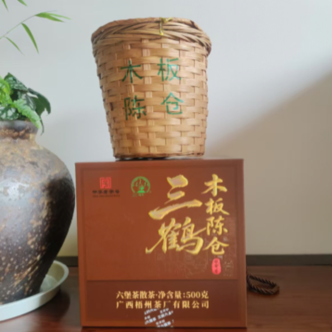 三鹤六堡茶【木板陈仓】2021年陈化特级 500克箩装 陈香、窖藏味醇厚