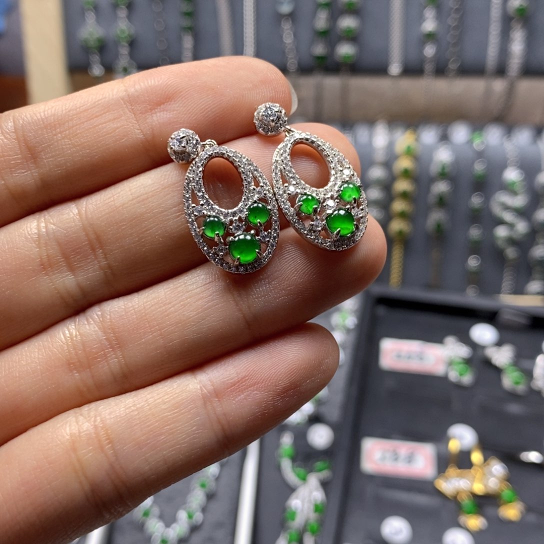 翡翠颈饰银S925镶嵌翡翠耳钉