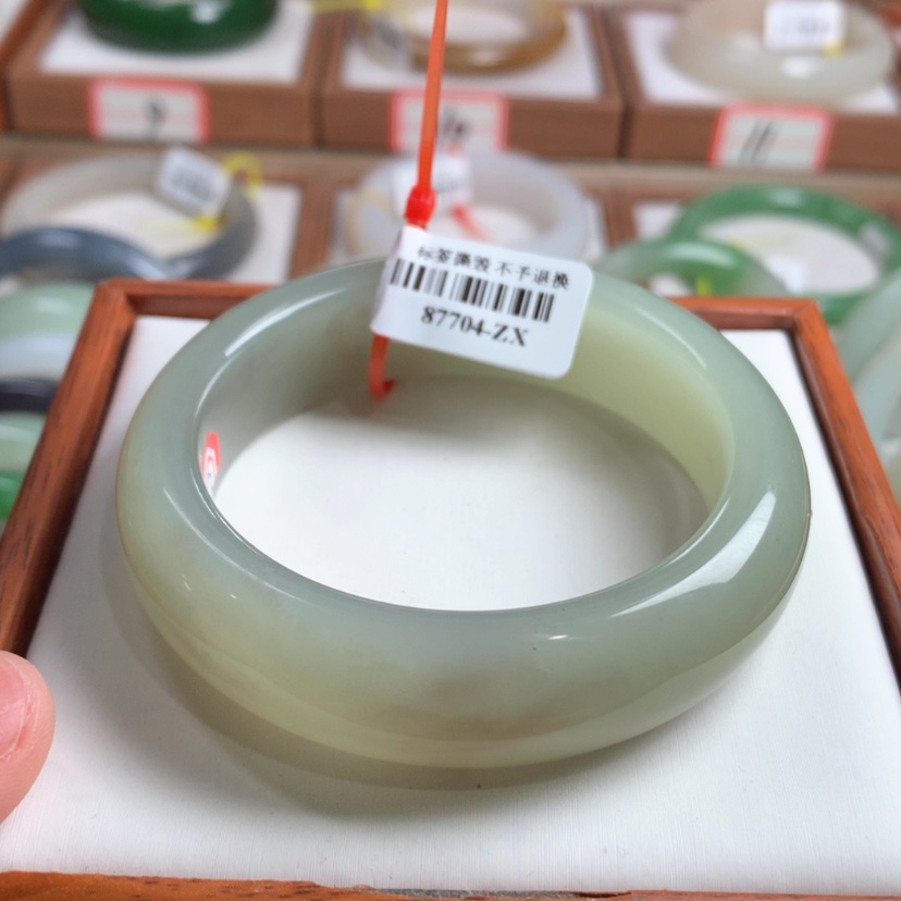 【闪购商品】和田玉手镯未镶嵌55.8