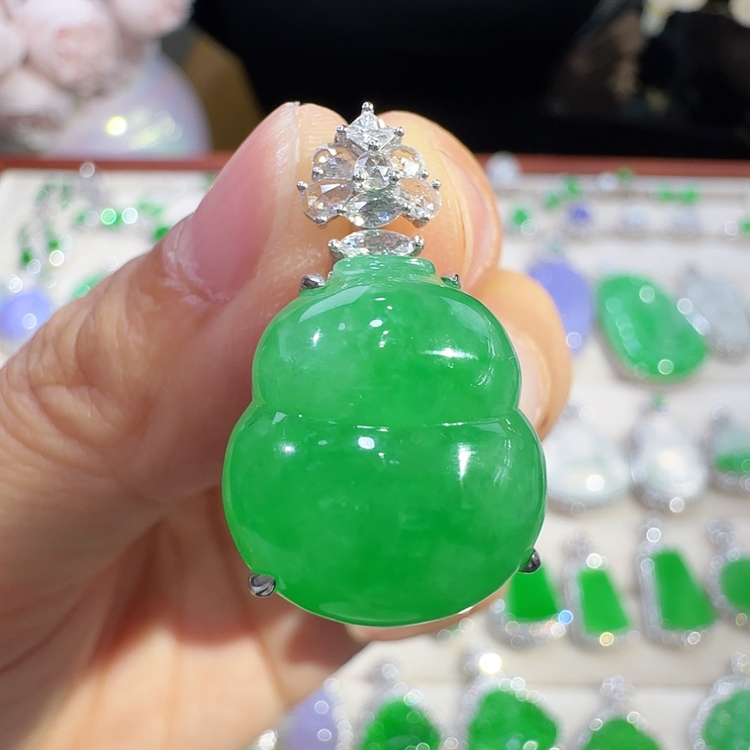 翡翠吊坠(不含链)18K金镶嵌
