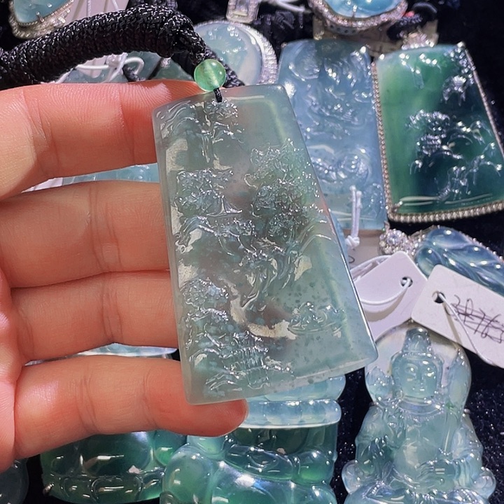 翡翠颈饰未镶嵌杨*57，