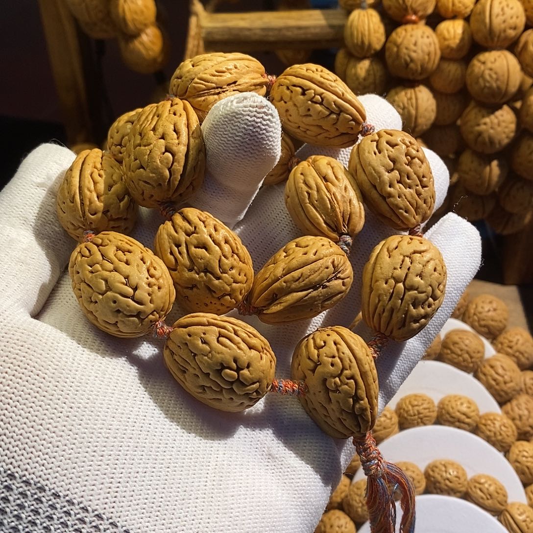 往***~手串桃核宽齐钱袋子