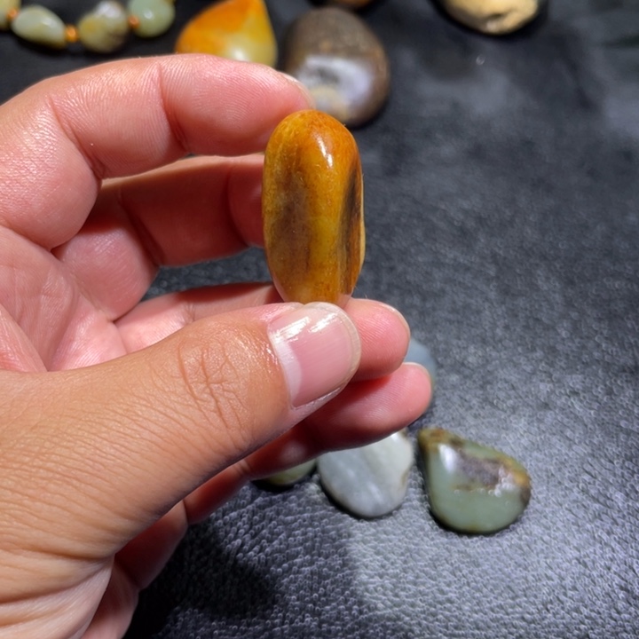 ****刚颈饰未镶嵌和田玉