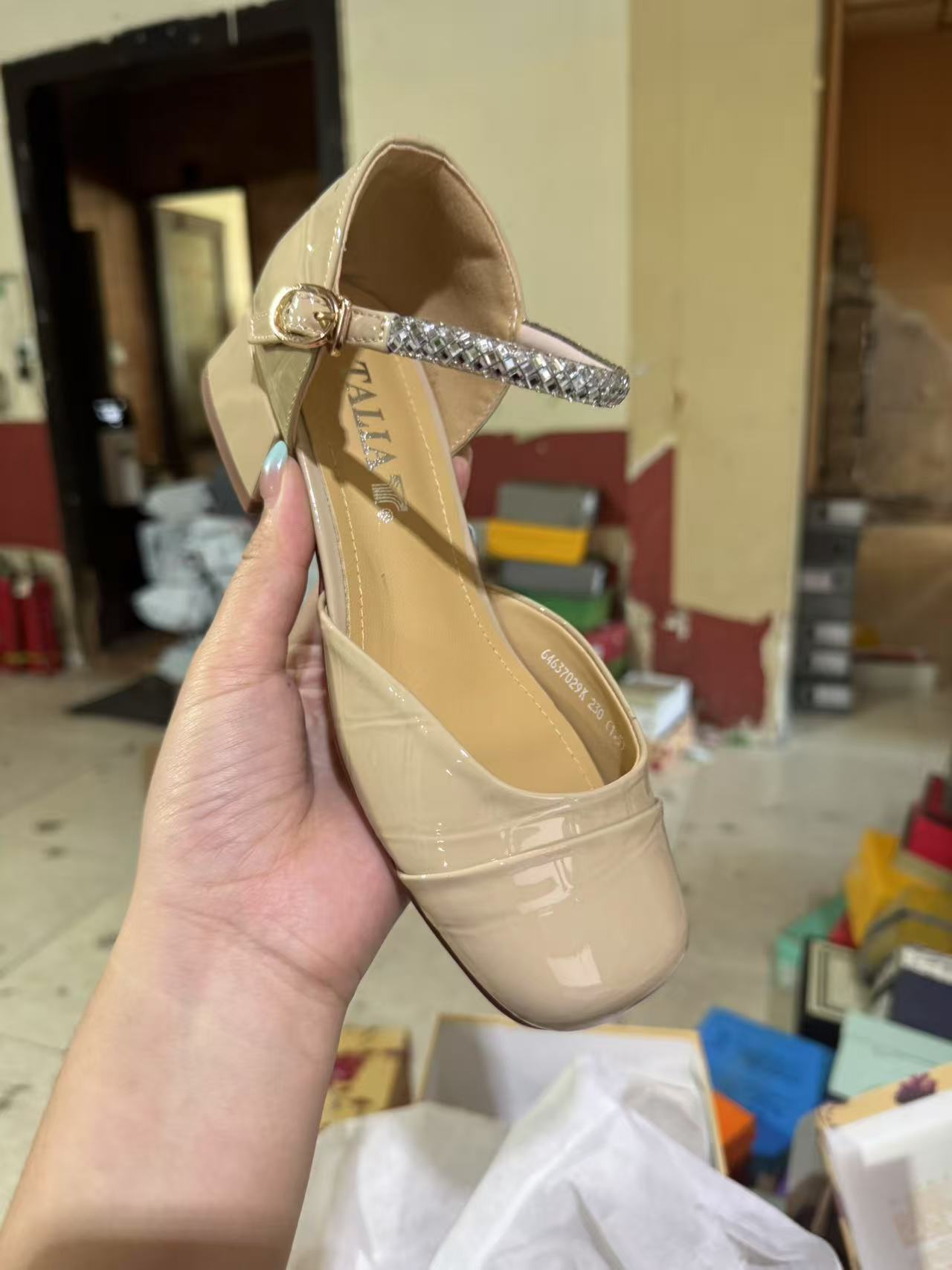 B-378 夏季新款包头中空百搭凉鞋64637029K