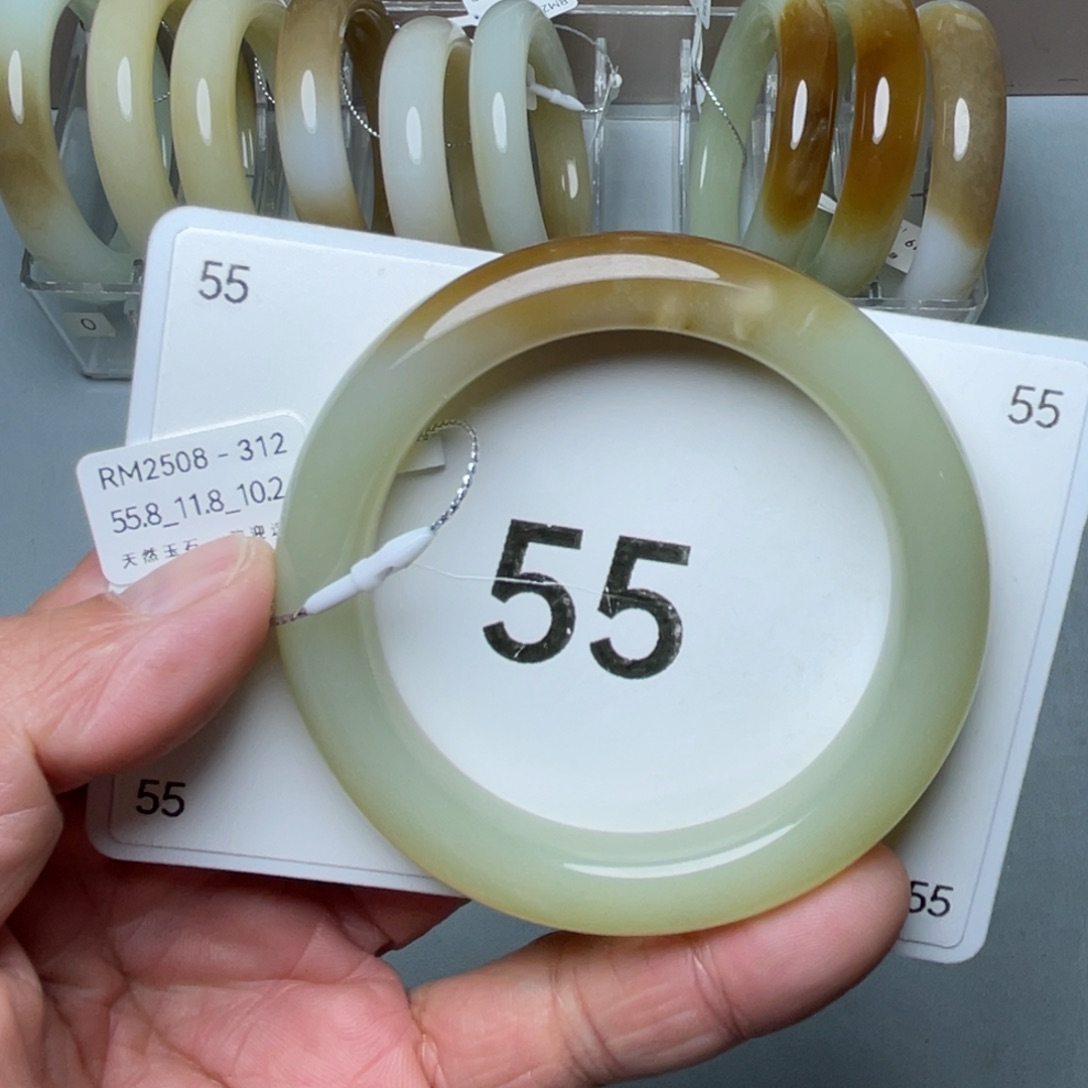 和田玉未镶嵌手镯