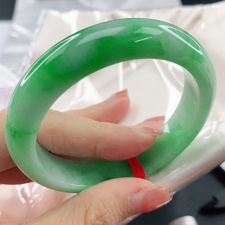 翡翠手镯未镶嵌，307