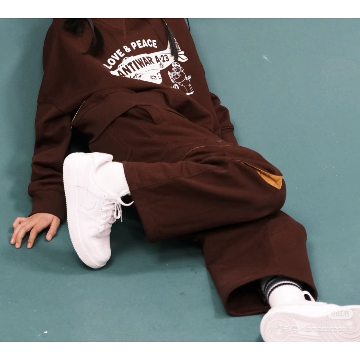 1302新款时尚红色加绒卫裤