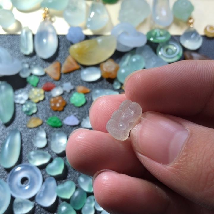 定制翡翠未镶嵌挂件