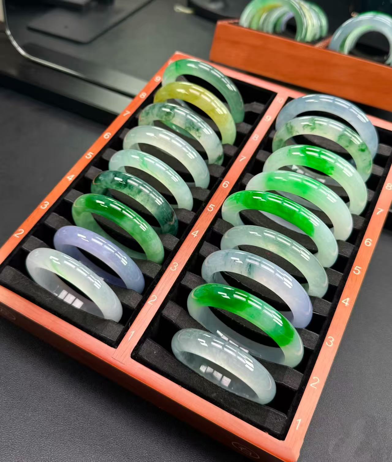 时尚缅风翡翠飘花大气美人镯