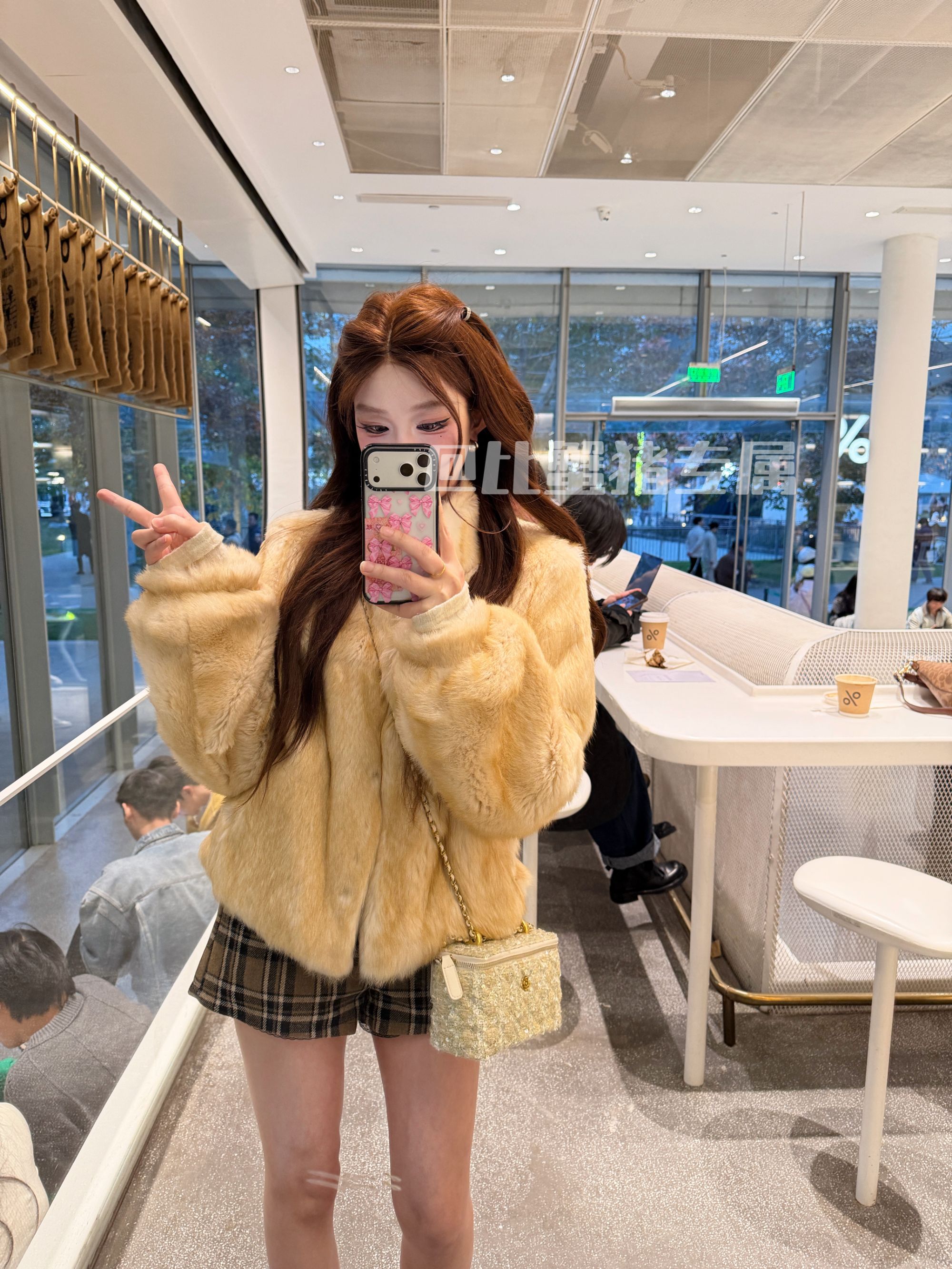 “鎏金双色”2025冬季新款千金风双色真兔毛皮草短款外套