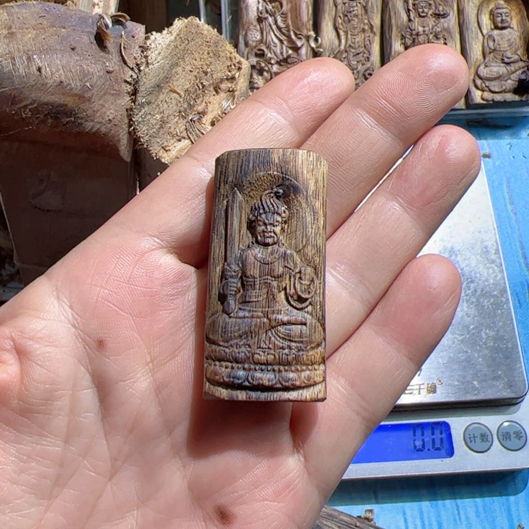 沉香吊坠白棋不动尊6.7克