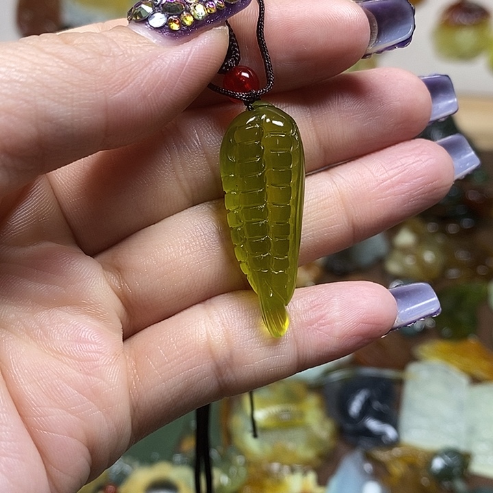 蛇纹石玉吊坠未镶嵌